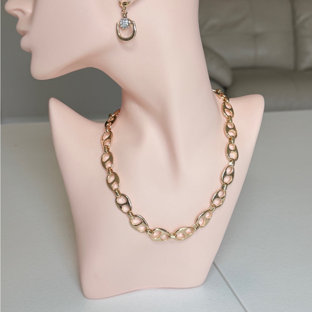 Gold Link Chain Necklace - Women's Fashion Jewelry - Picture 3 of 8